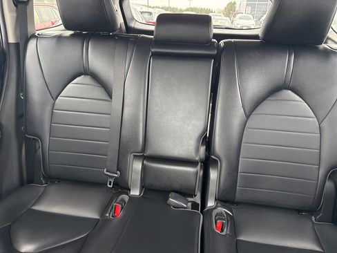 Used 2022 Toyota Highlander XLE image 14