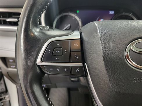 Used 2021 Toyota Highlander XLE AWD/4WD image 30
