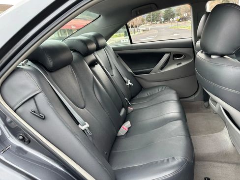 Used 2010 Toyota Camry LE FWD image 12