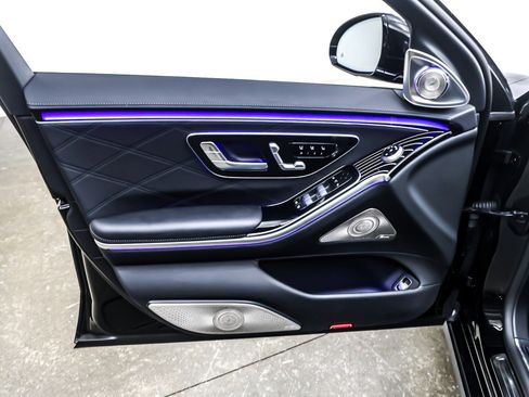 Certified 2025 Mercedes-Benz Maybach S 580 4MATIC image 23