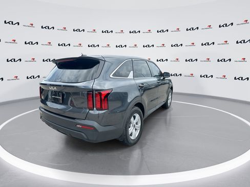 Used 2023 Kia Sorento LX image 8