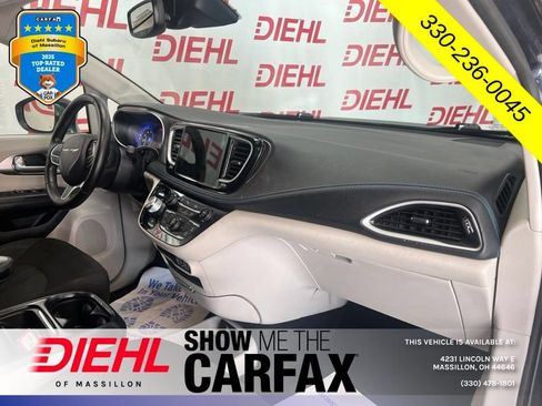 Used 2021 Chrysler Pacifica Touring w/ Cold Weather Group FWD image 14