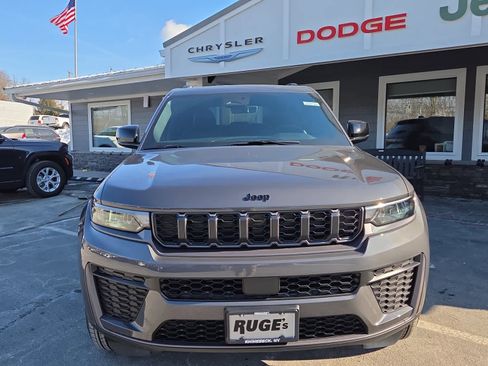 New 2026 Jeep Grand Cherokee Altitude image 2