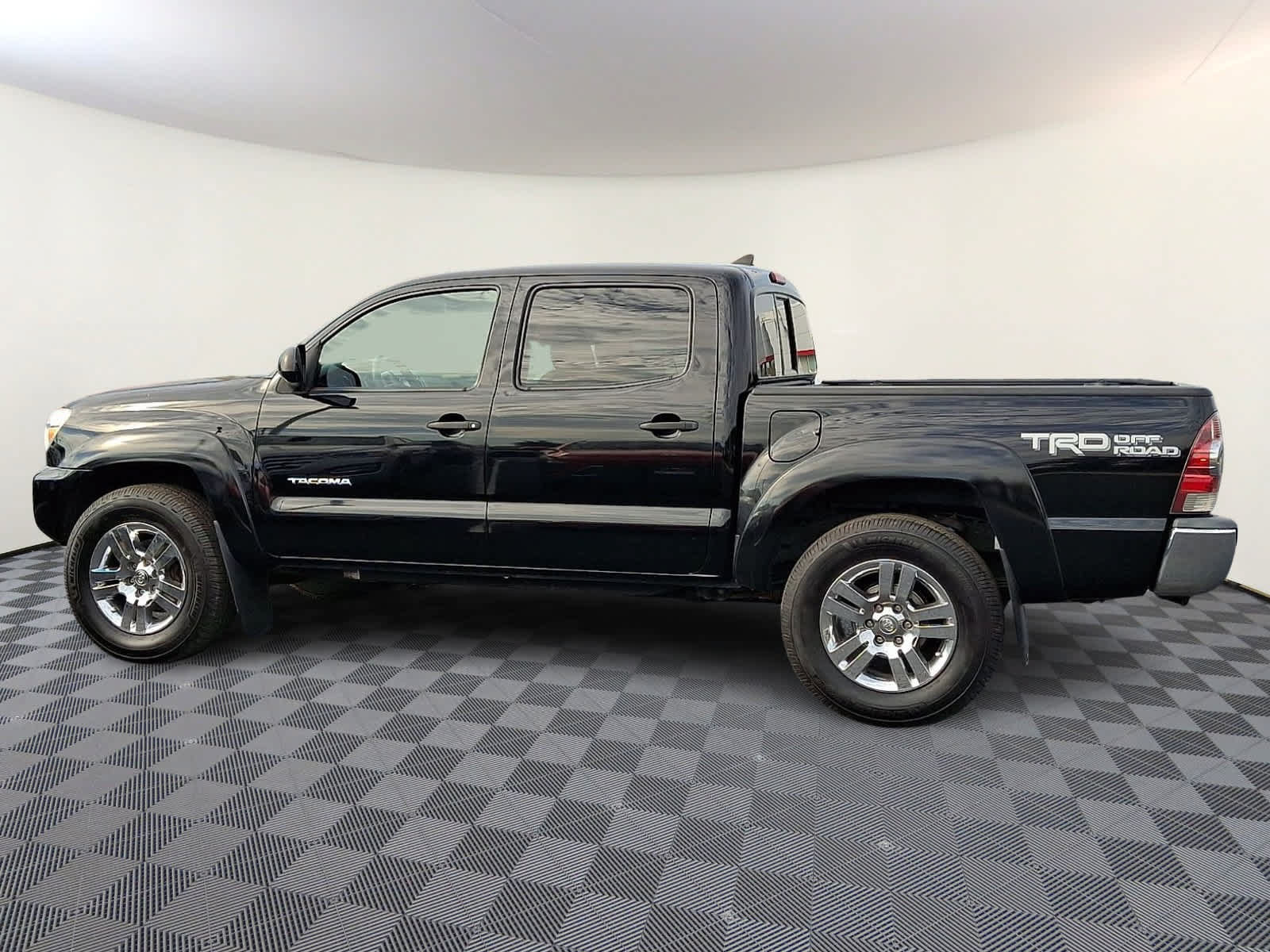 Used 2015 Toyota Tacoma 4x4 Double Cab w/ TRD Off-Road Package image 8