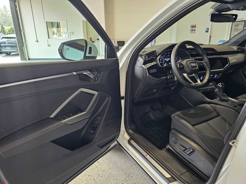 New 2025 Audi Q3 2.0T Premium image 18