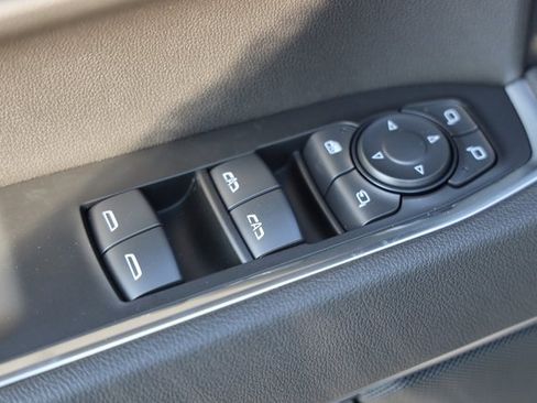 New 2026 GMC Sierra 1500 SLT image 18