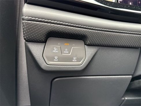 Used 2024 Volkswagen Atlas SE image 24