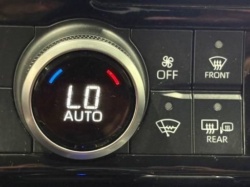 Used 2024 Toyota Highlander LE w/ Protection Package #3 (TMS) FWD image 37