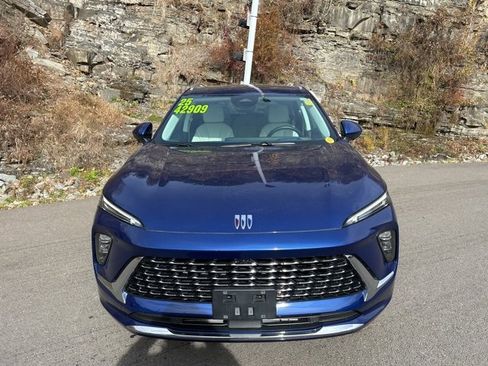 Used 2025 Buick Envision Avenir image 2