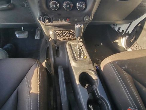 Used 2015 Jeep Wrangler Unlimited Sahara w/ Dual Top Group AWD/4WD image 18