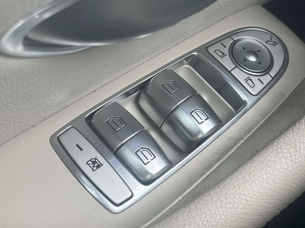 Used 2018 Mercedes-Benz E 400 4MATIC Sedan image 29