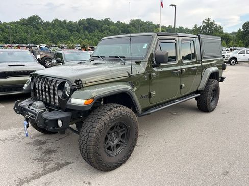 Used 2022 Jeep Gladiator Sport AWD/4WD image 1