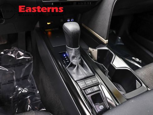 Used 2025 Toyota Camry LE FWD image 13