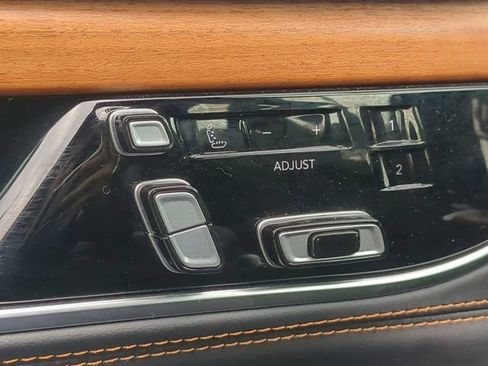 Used 2025 Jeep Grand Wagoneer Series III w/ Rear Seat Video Group 1 AWD/4WD image 23