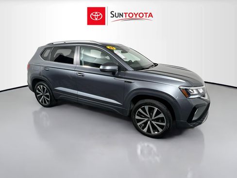 Used 2024 Volkswagen Taos SE image 1