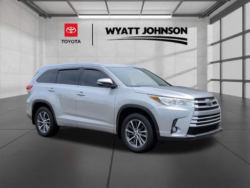 Used 2018 Toyota Highlander XLE AWD/4WD image 6