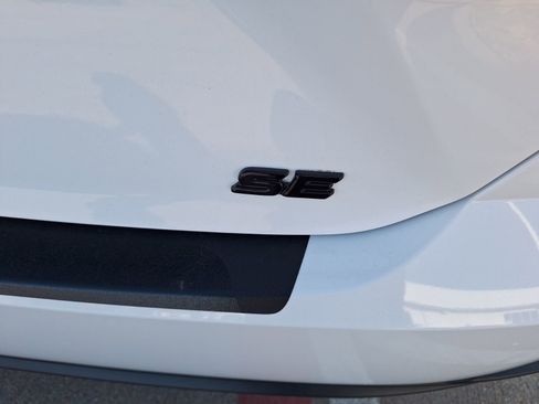 Used 2025 Toyota Camry SE image 12