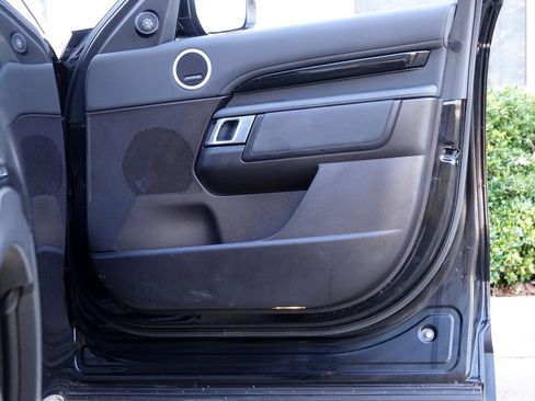 Used 2018 Land Rover Discovery SE image 39