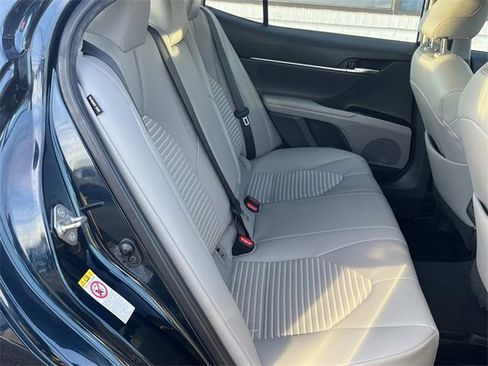 Used 2019 Toyota Camry SE image 12