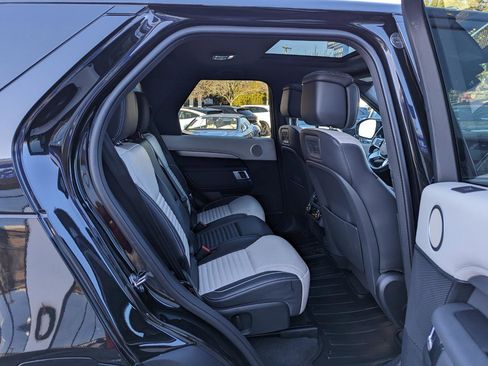 Used 2024 Land Rover Discovery Dynamic SE image 31