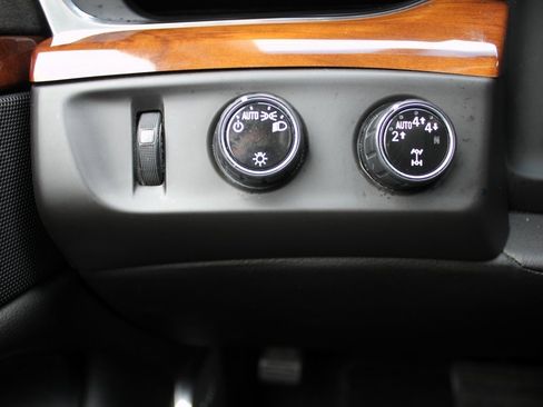 Used 2017 Cadillac Escalade ESV Luxury image 15