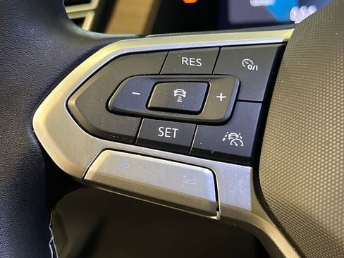 Certified 2025 Volkswagen Atlas SE FWD image 21