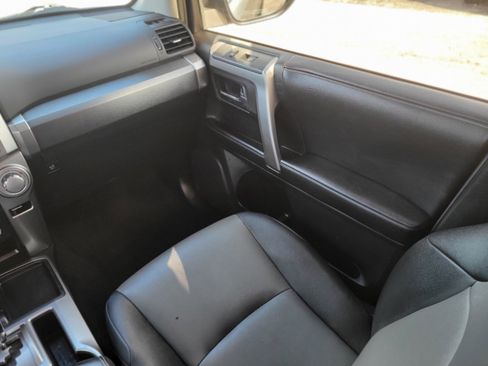 Used 2019 Toyota 4Runner SR5 Premium image 16