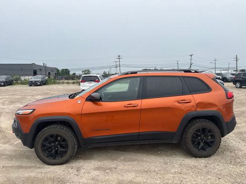 Used 2015 Jeep Cherokee Trailhawk w/ Comfort/Convenience Group AWD/4WD image 12