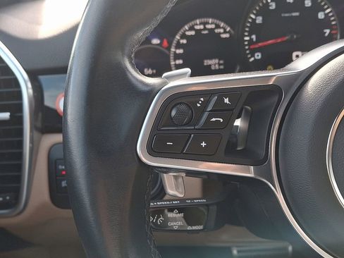 Used 2023 Porsche Cayenne S image 24