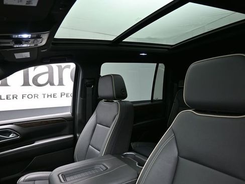 Used 2024 Chevrolet Suburban Premier w/ Premium Package 2 AWD/4WD image 20