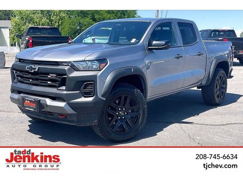 Used 2023 Chevrolet Colorado Trail Boss w/ Technology Package AWD/4WD image 1