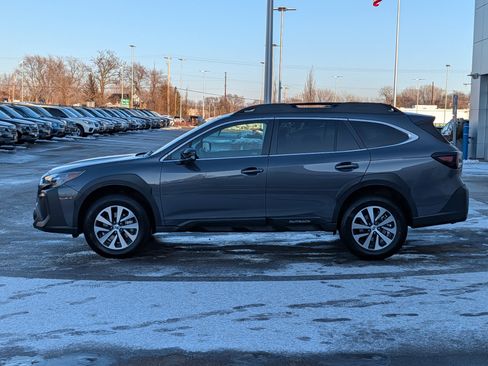 Used 2025 Subaru Outback Premium image 4