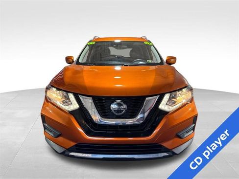 Used 2019 Nissan Rogue SV image 2