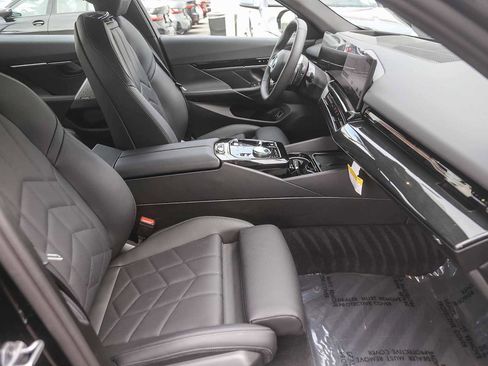 Certified 2025 BMW 530i image 13