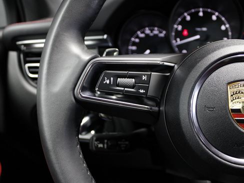 Certified 2025 Porsche Macan image 28