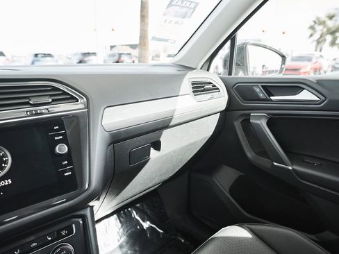 Used 2020 Volkswagen Tiguan SE FWD image 46