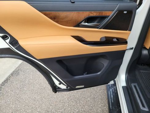 New 2026 Lexus LX 700h Luxury image 14