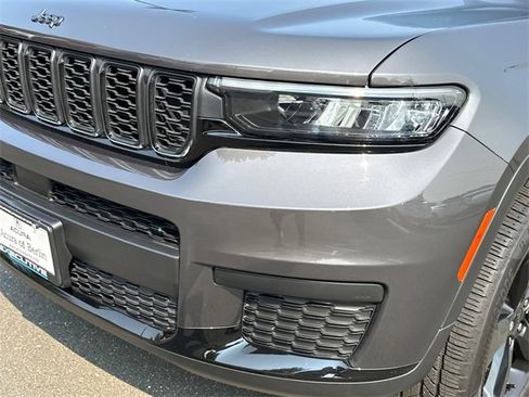 Used 2022 Jeep Grand Cherokee L Laredo image 7