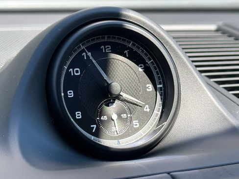 Used 2025 Porsche Macan image 26