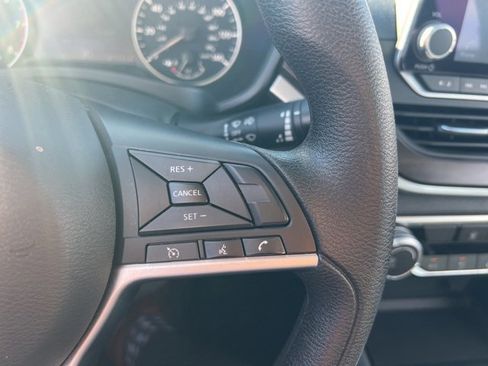 Used 2024 Nissan Altima 2.5 SV image 11