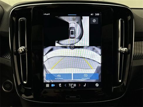 Certified 2025 Volvo XC40 B5 Plus image 17