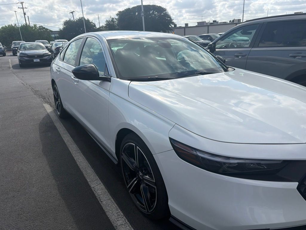 Used 2024 Honda Accord Sport image 3