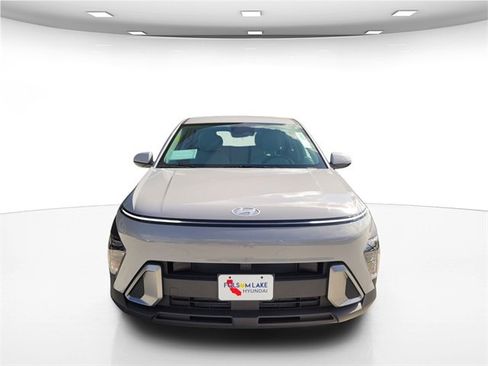 New 2026 Hyundai Kona SE image 2