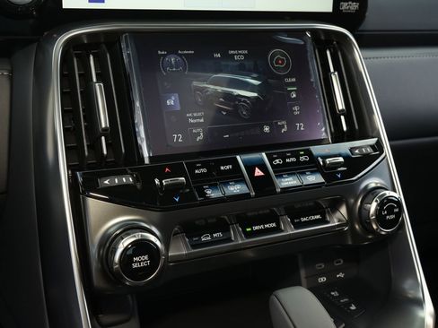 Used 2025 Lexus LX 700h Ultra Luxury w/ Accessory Package (2T) AWD/4WD image 18