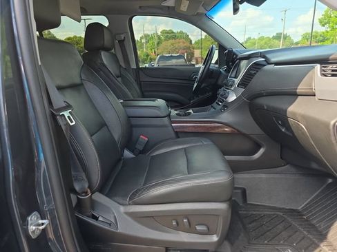 Used 2019 GMC Yukon XL SLT w/ Premium Edition AWD/4WD image 18