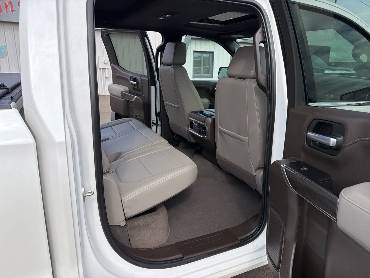 Used 2019 Chevrolet Silverado 1500 LTZ AWD/4WD image 17