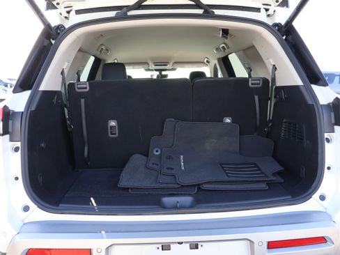 Used 2024 Nissan Pathfinder SL image 19