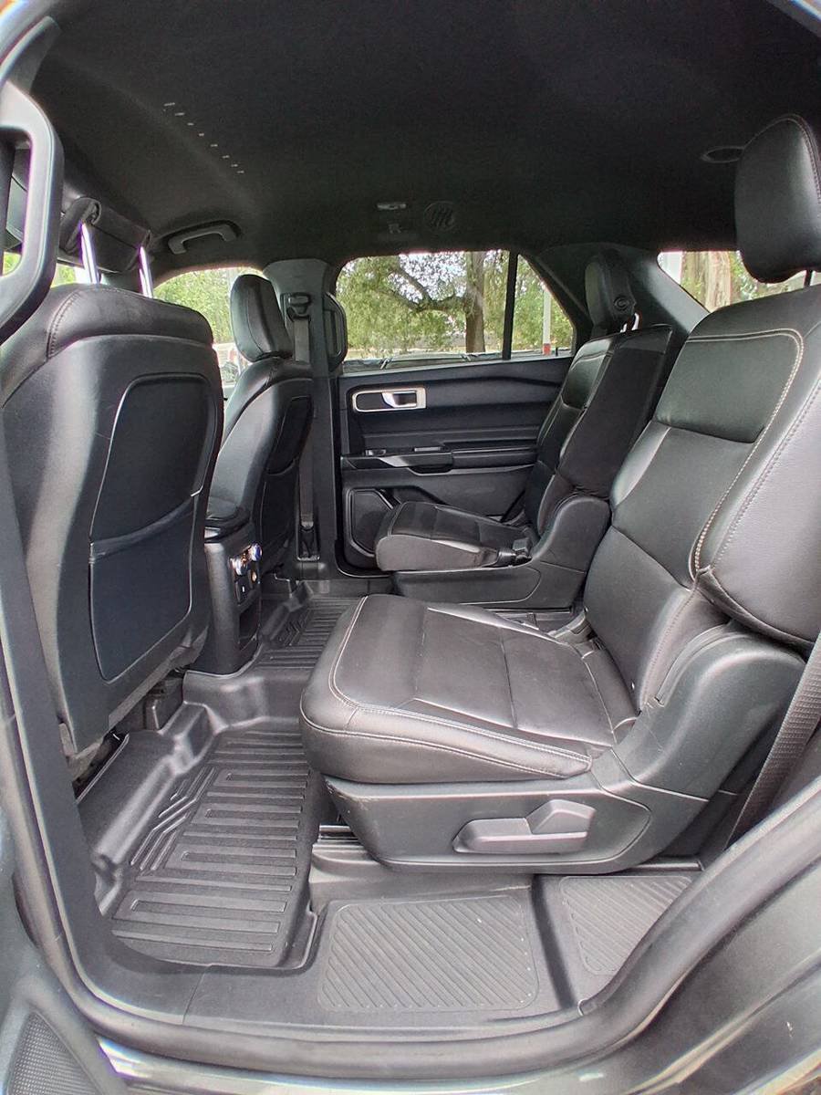 Used 2020 Ford Explorer XLT w/ Equipment Group 202A RWD image 11