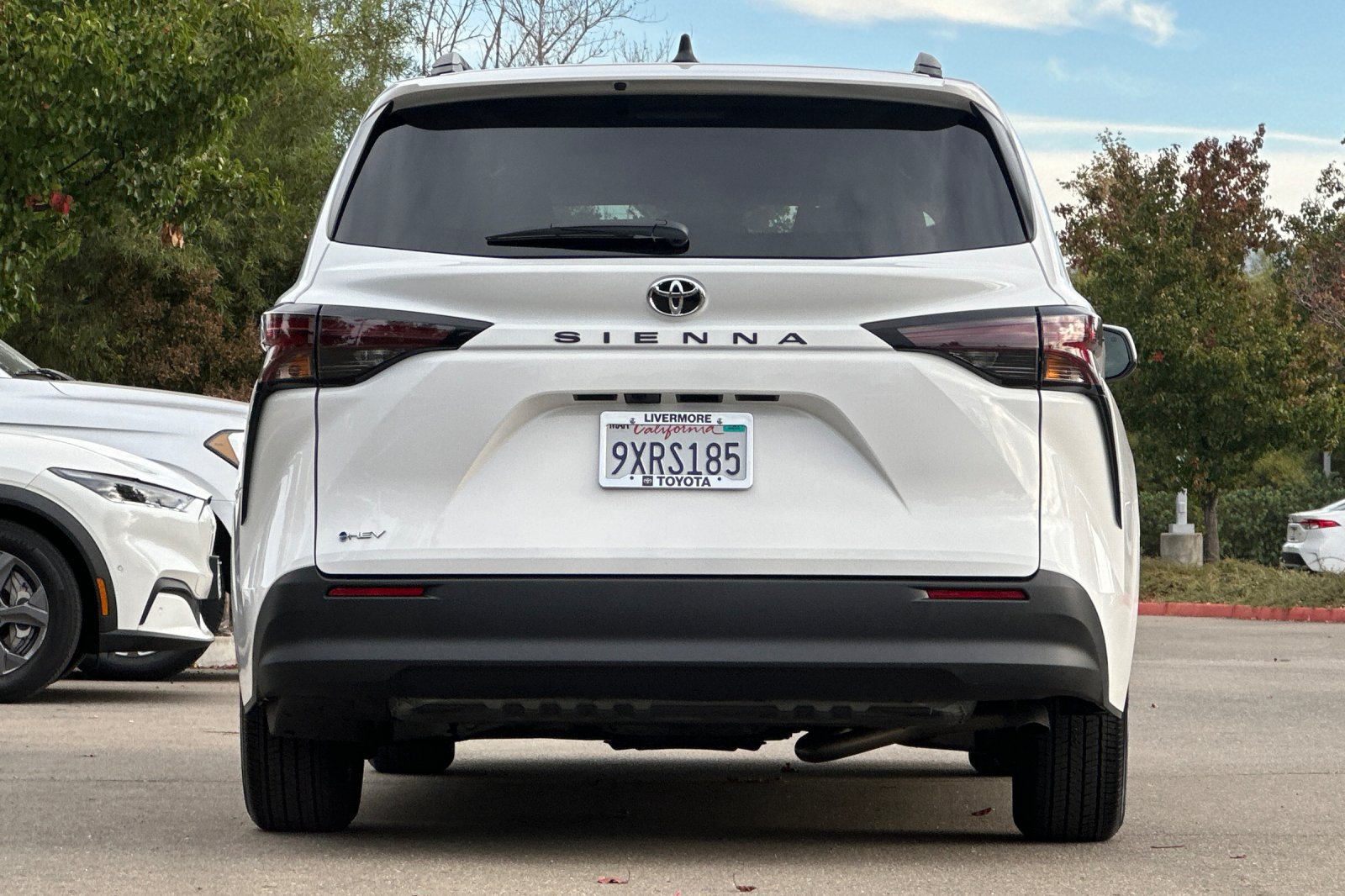 Certified 2026 Toyota Sienna LE FWD image 5