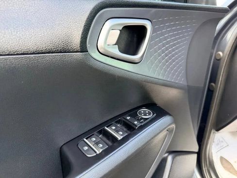 Used 2020 Kia Soul EX FWD image 35